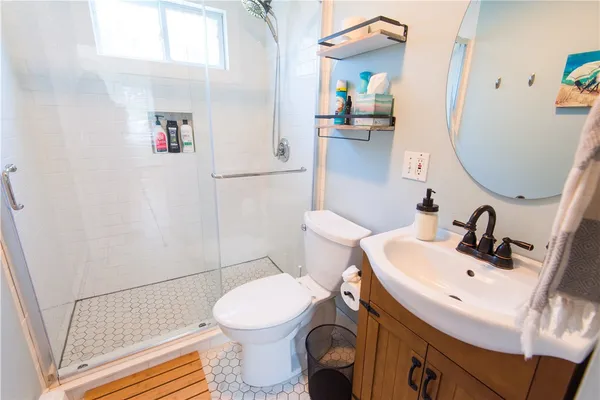 $4,000 | 393 Aquidneck Avenue, Middletown, RI 02842