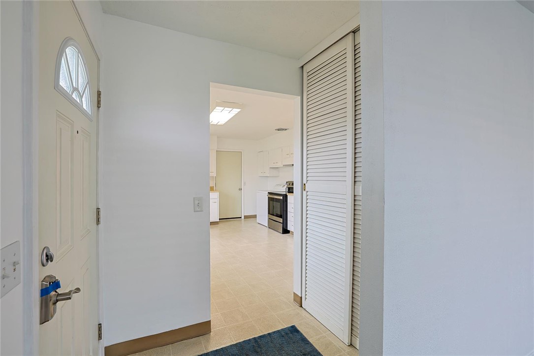 4307 Meadowcroft Road Dayton, OH 45429 - Photo 5 of 26 The inviting entryway seamlessly transitions into a well-appointed kitchen, offering a clear view.
