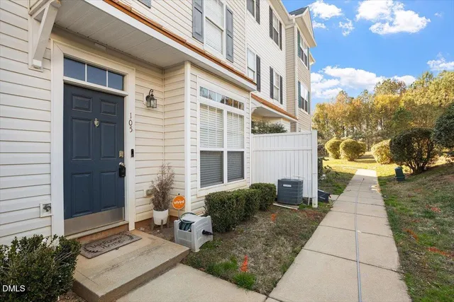 a view of a pathway with a house