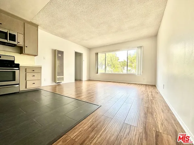 $2,350 | 127 Loma Vista Street, Unit 8, El Segundo, CA 90245