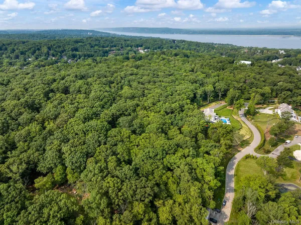 $2,500,000 | 17 Carriage Trail, Irvington, NY 10533