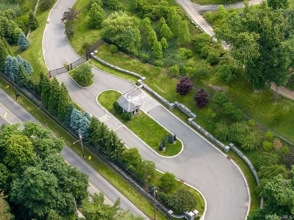 $2,500,000 | 17 Carriage Trail, Irvington, NY 10533