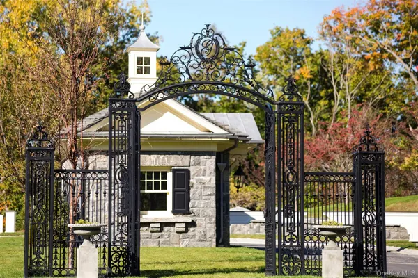 $2,500,000 | 17 Carriage Trail, Irvington, NY 10533