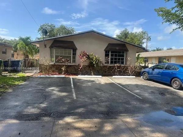 $2,500 | 31 Southwest 8th Court, Unit 12, Hallandale Beach, FL 33009