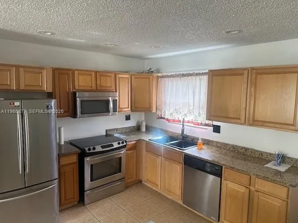 $2,500 | 31 Southwest 8th Court, Unit 12, Hallandale Beach, FL 33009