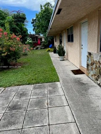 $2,500 | 31 Southwest 8th Court, Unit 12, Hallandale Beach, FL 33009