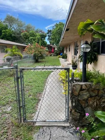 $2,500 | 31 Southwest 8th Court, Unit 12, Hallandale Beach, FL 33009