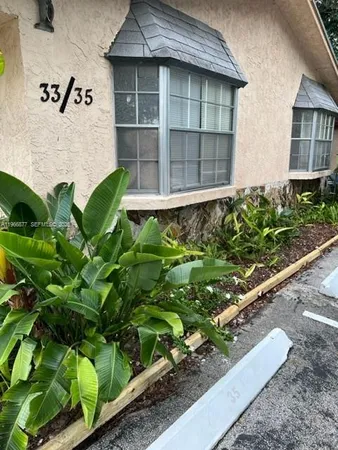 $2,500 | 31 Southwest 8th Court, Unit 12, Hallandale Beach, FL 33009