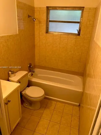 $2,500 | 31 Southwest 8th Court, Unit 12, Hallandale Beach, FL 33009