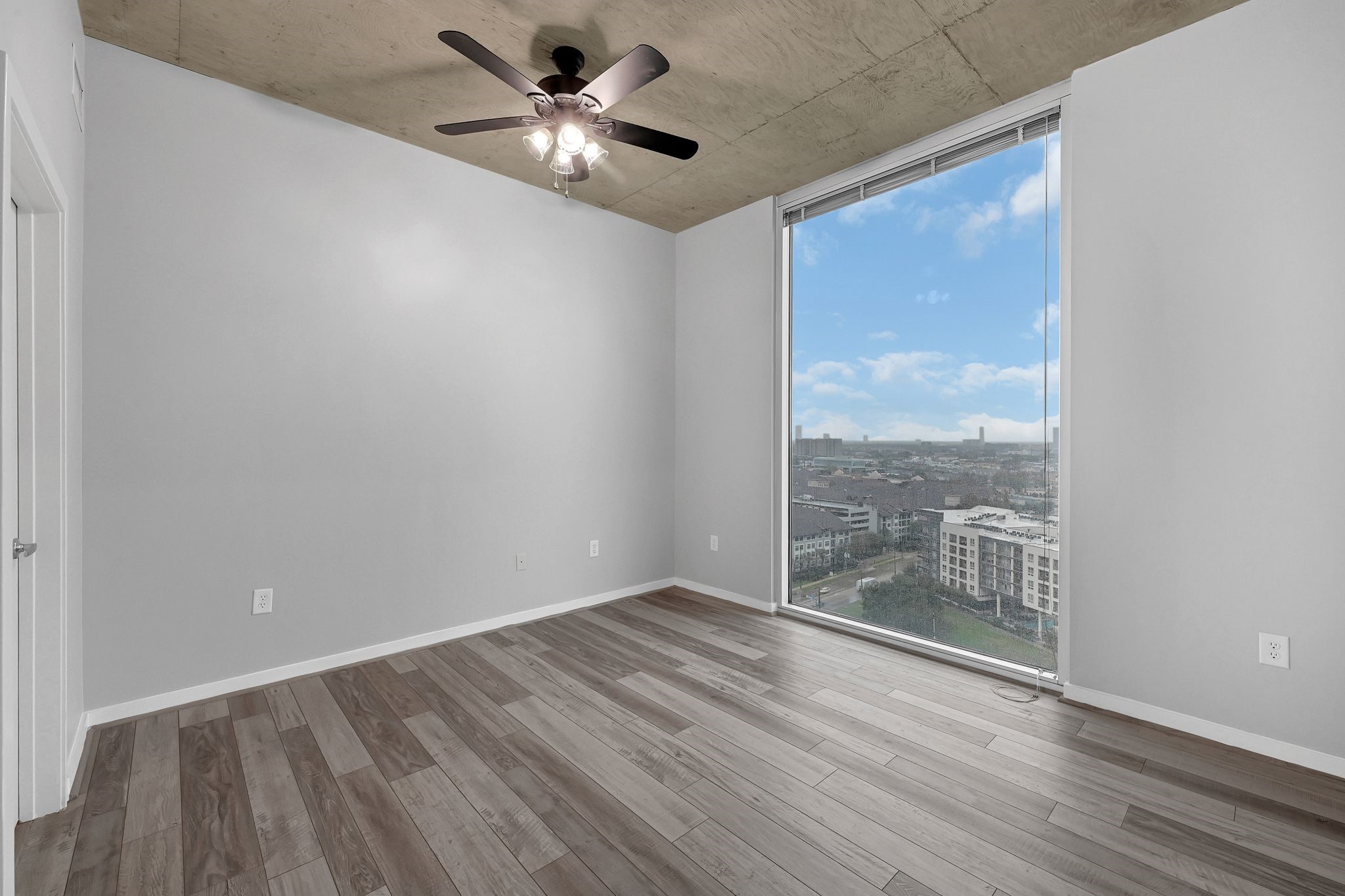 5925 Almeda Road, Unit 11501 Houston, TX 77004 - Photo 11 of 30 wooden floor in an empty room with a window