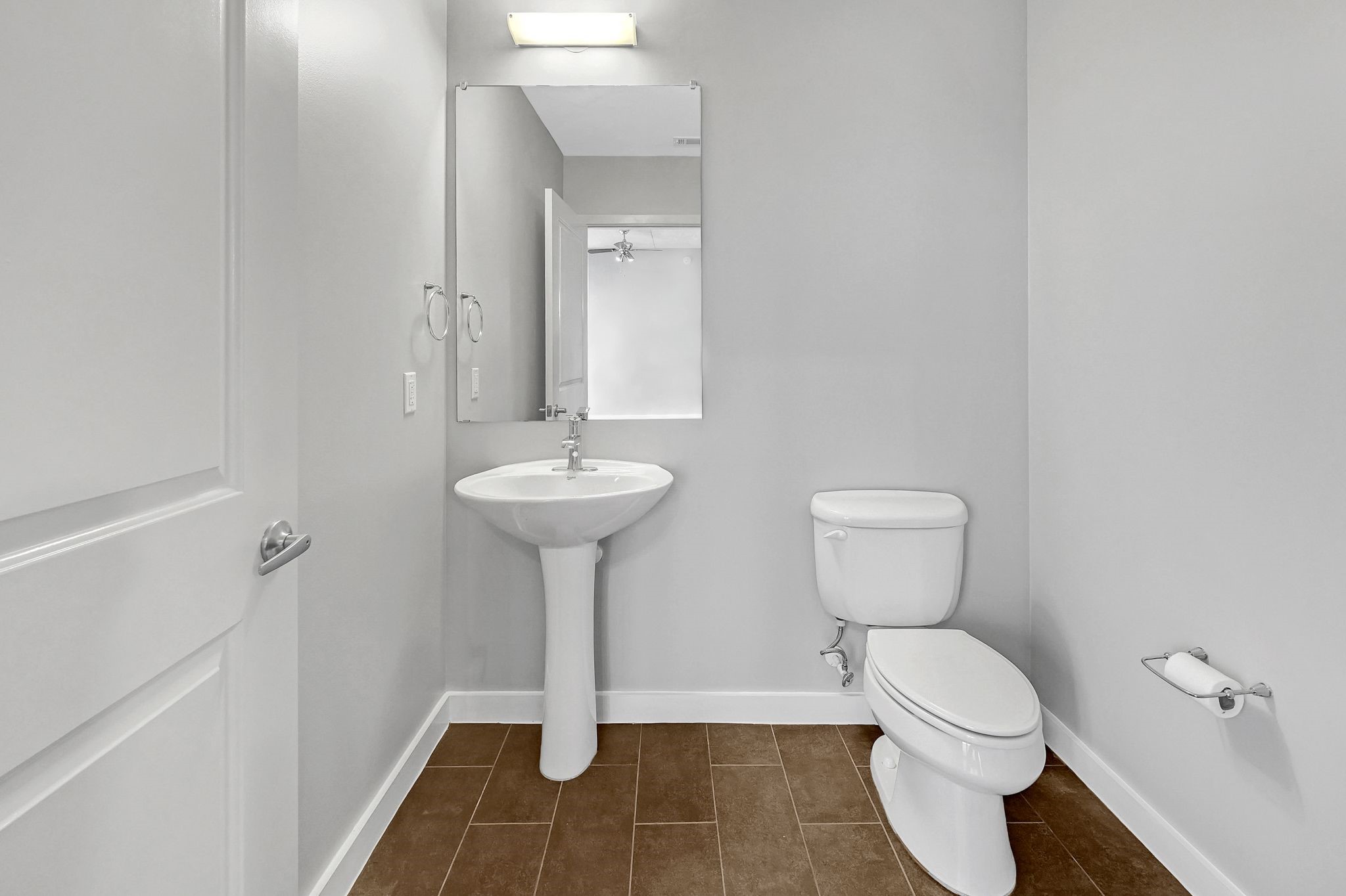 5925 Almeda Road, Unit 11501 Houston, TX 77004 - Photo 15 of 30 a bathroom with a sink toilet and a mirror