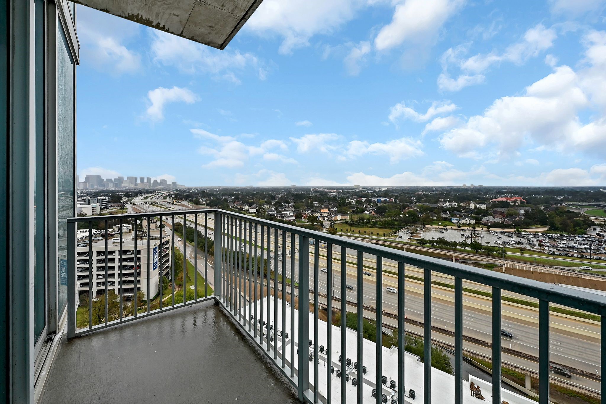 5925 Almeda Road, Unit 11501 Houston, TX 77004 - Photo 16 of 30 a view of city from a balcony