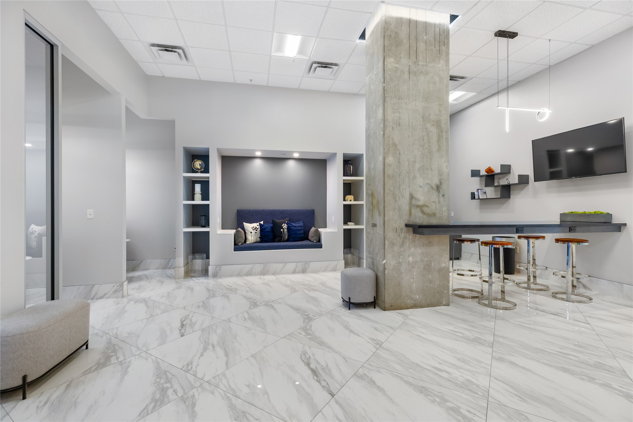 5925 Almeda Road, Unit 11501 Houston, TX 77004 - Photo 18 of 30 a view of kitchen with furniture and a refrigerator