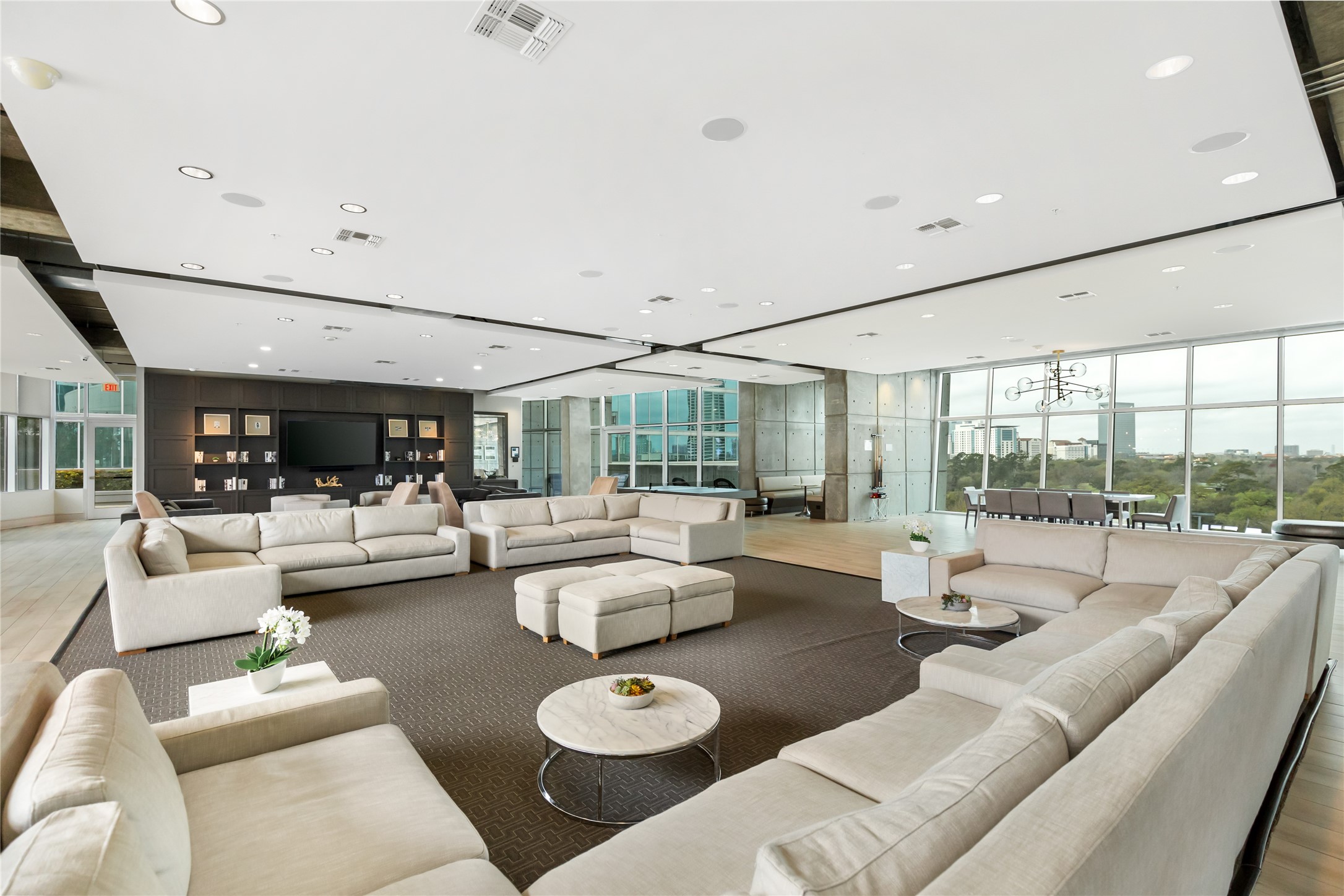 5925 Almeda Road, Unit 11501 Houston, TX 77004 - Photo 22 of 30 a living room with furniture and a large window