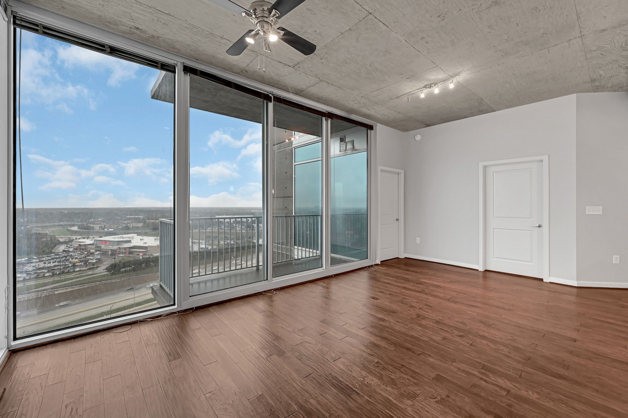 5925 Almeda Road, Unit 11501 Houston, TX 77004 - Photo 4 of 30 a view of an empty room with wooden floor and a window