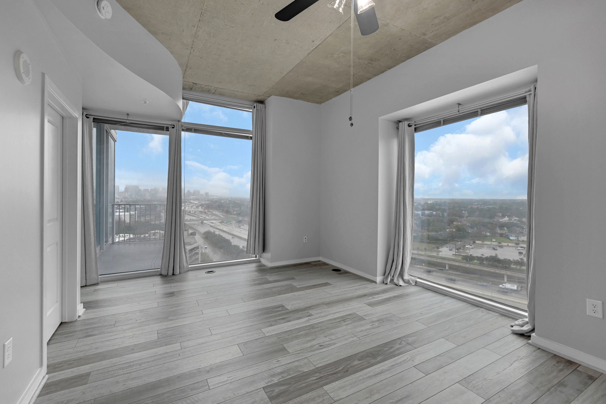 5925 Almeda Road, Unit 11501 Houston, TX 77004 - Photo 7 of 30 a view of an empty room with wooden floor and windows