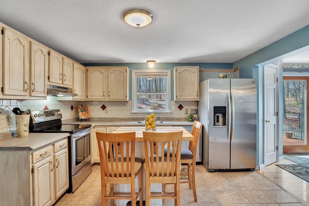 15 Corbin Road Dudley, MA 01571 - Photo 7 of 42