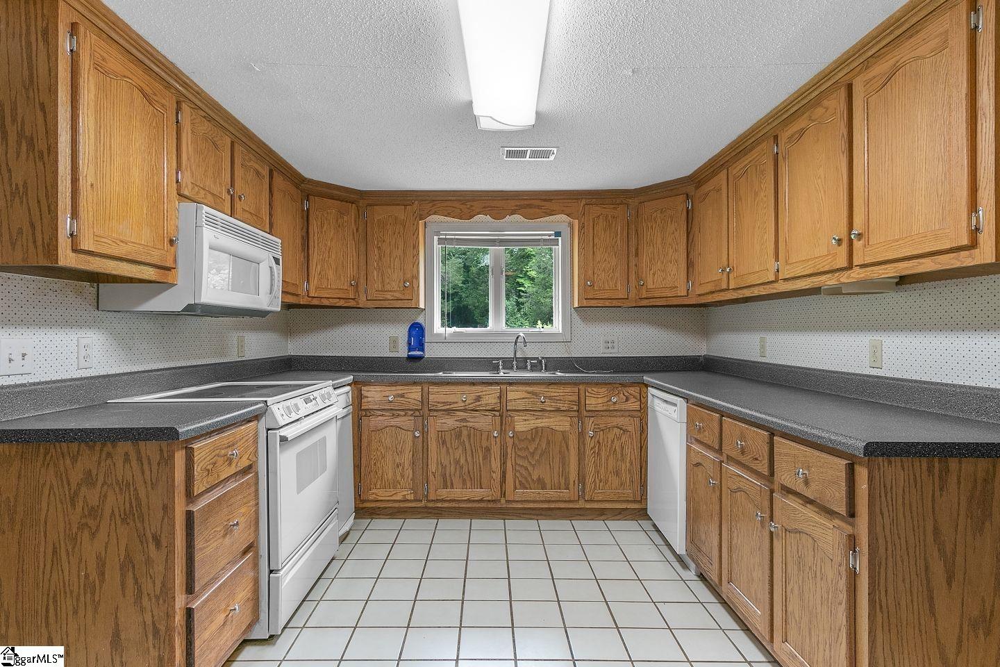 109 Rhodes Lane Marietta, SC 29661 - Photo 13 of 36 Gallery Image 13