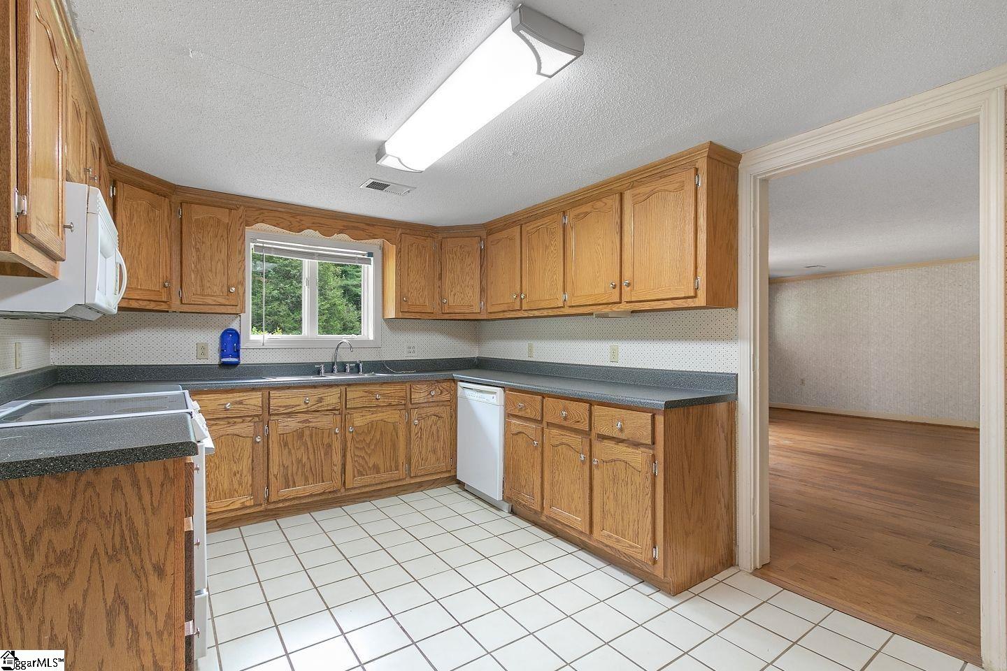 109 Rhodes Lane Marietta, SC 29661 - Photo 14 of 36 Gallery Image 14