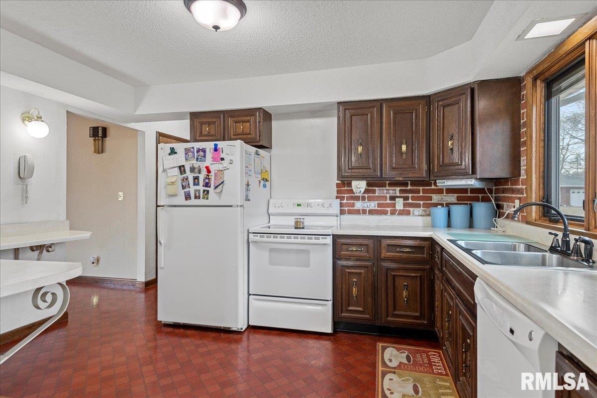 2501 Miami Trail Springfield, IL 62702 - Photo 8 of 42