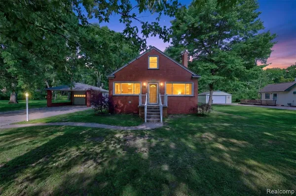 $289,900 | 11115 McKinley Street, Taylor, MI 48180
