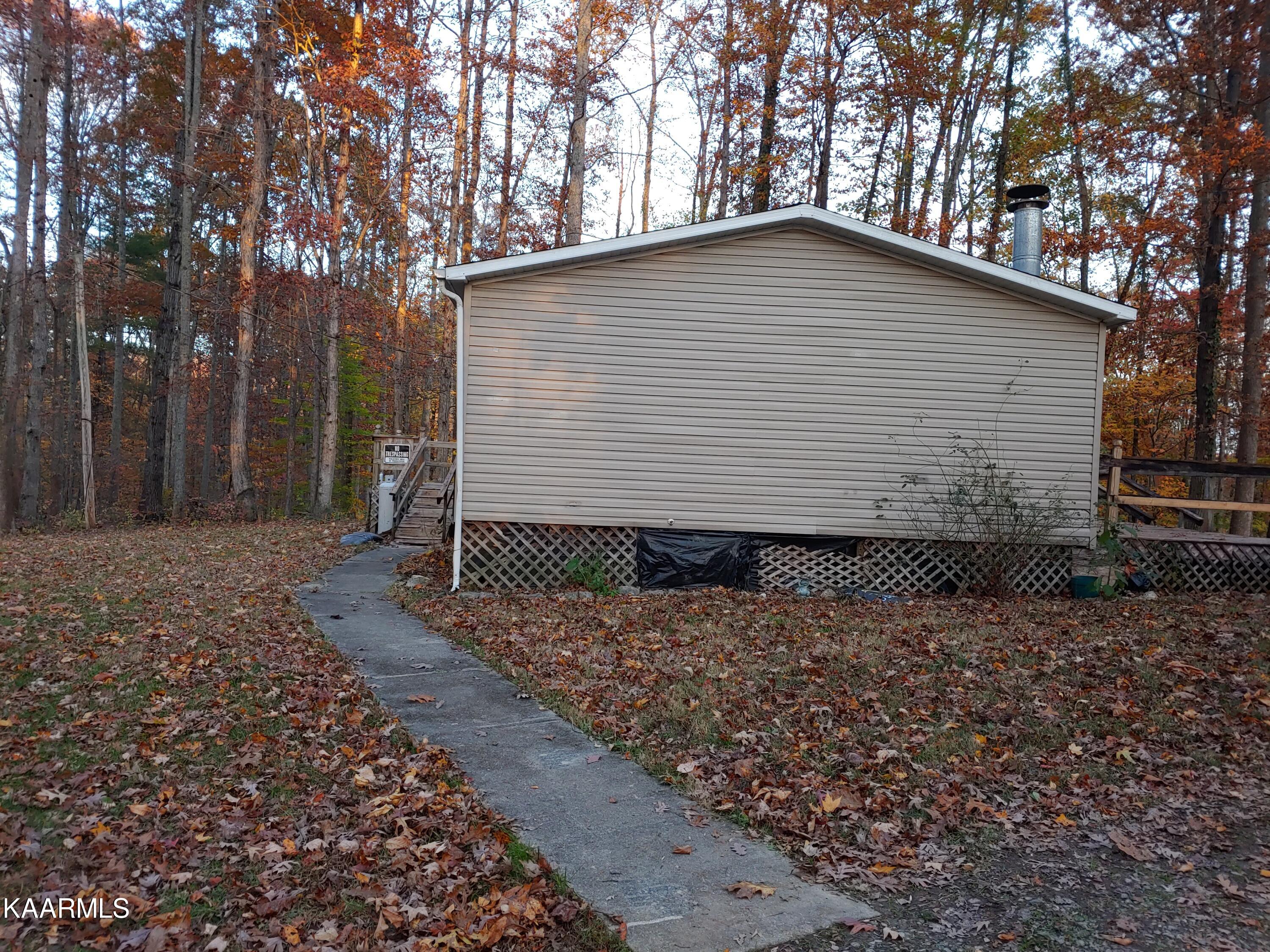 196 Davis Road Harriman, TN 37748 - Photo 3 of 17 Right Side of Home