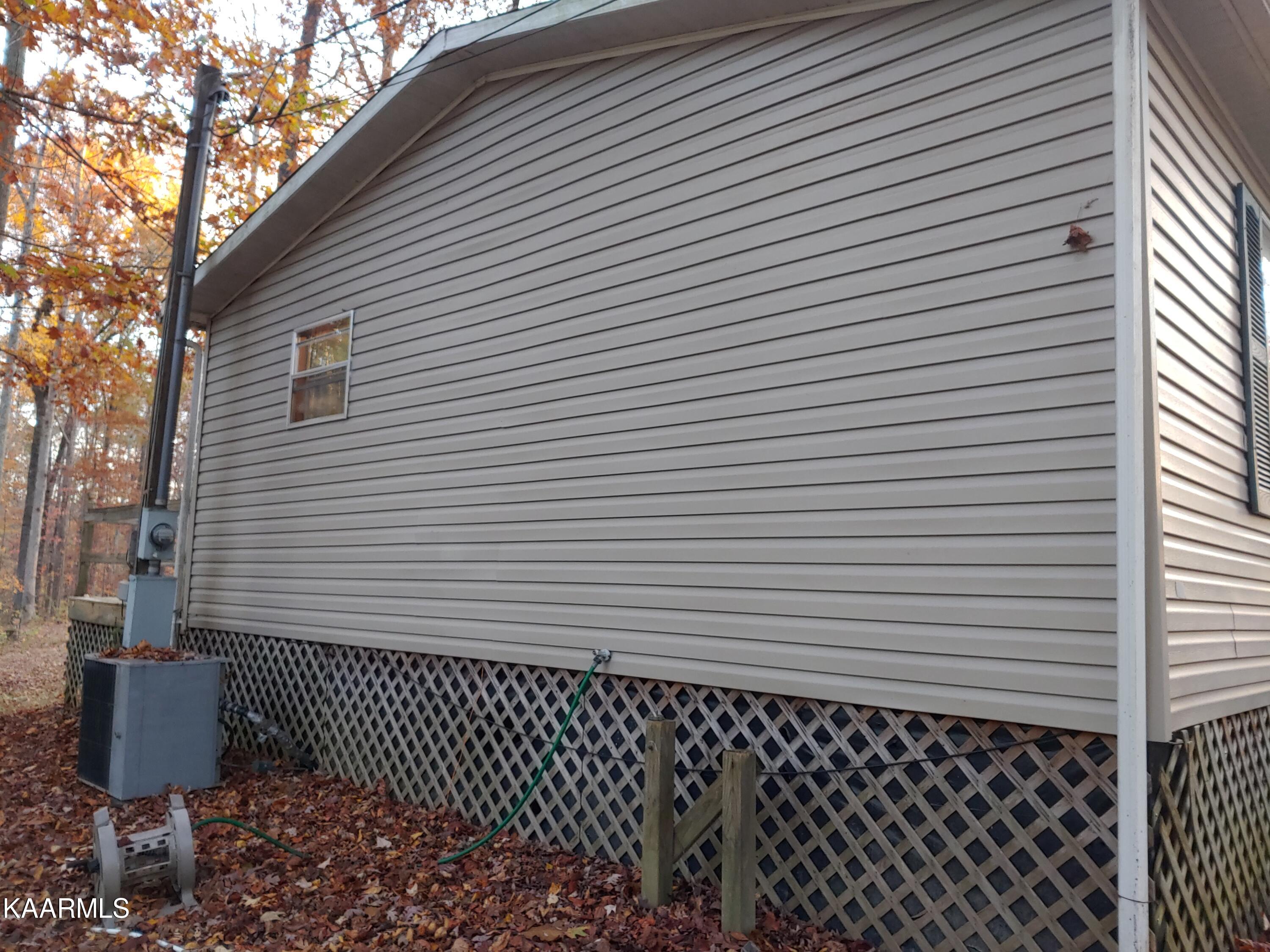 196 Davis Road Harriman, TN 37748 - Photo 5 of 17 Left Side of Home