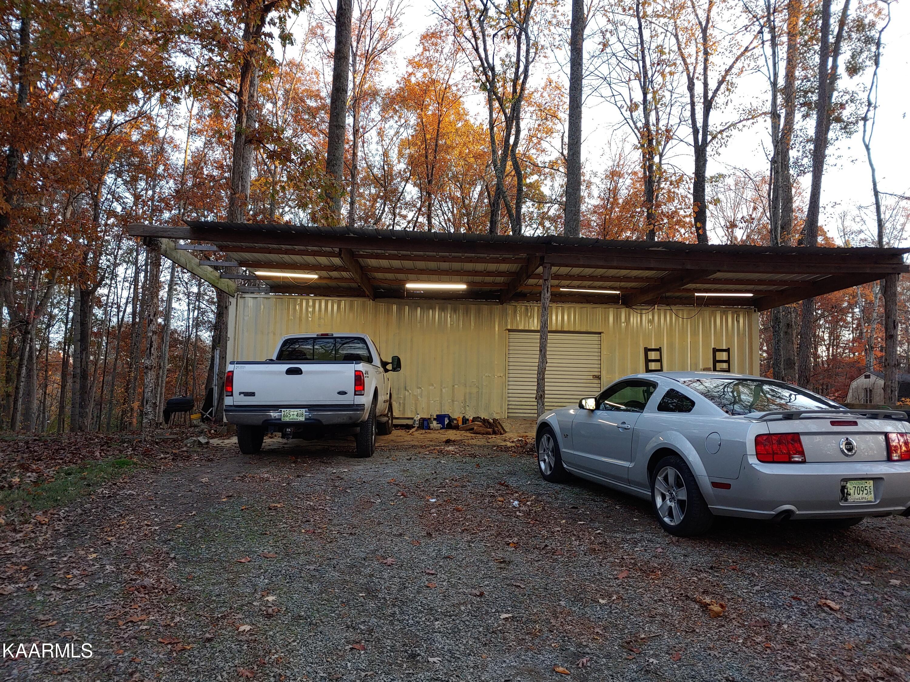 196 Davis Road Harriman, TN 37748 - Photo 7 of 17 Shed & Parking