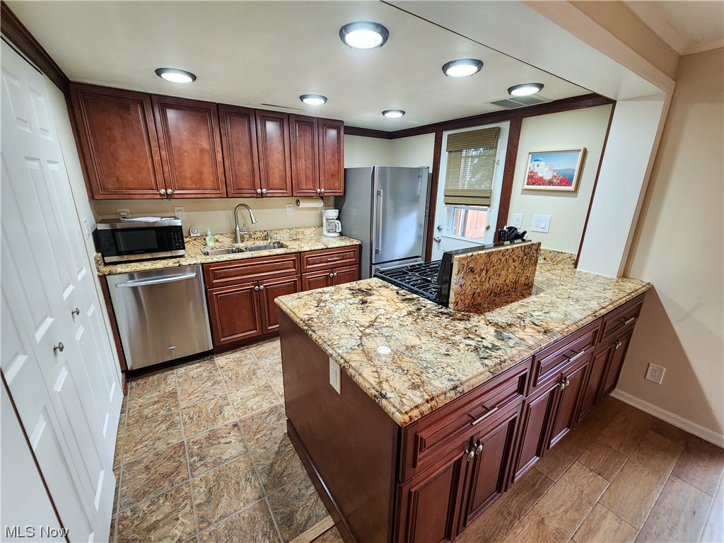 986 Som Center Road, Unit D4 Cleveland, OH 44143 - Photo 11 of 17 Gallery Image 11