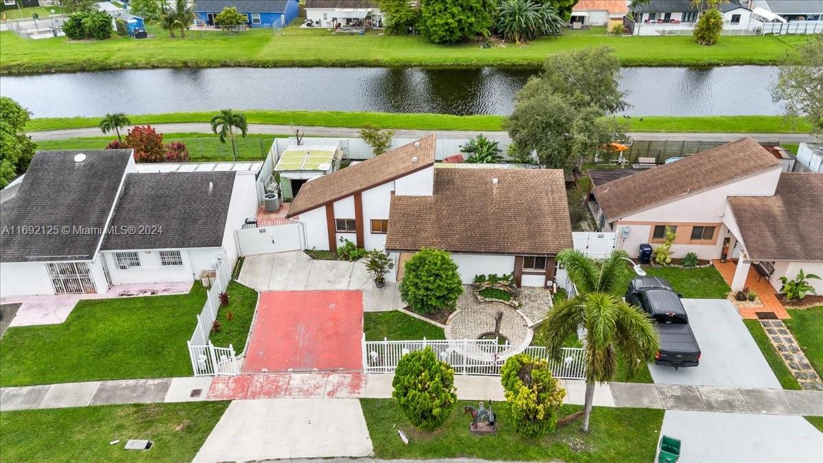 21020 Southwest 124th Ave Road Miami, FL 33177 - Photo 4 of 40 Gallery Image 4