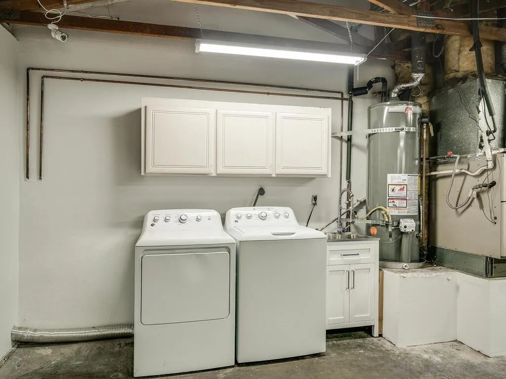 1506 Renwick Lane Vista, CA 92084 - Photo 11 of 28 a utility room with dryer and washer