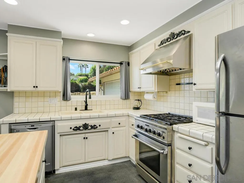 1506 Renwick Lane Vista, CA 92084 - Photo 9 of 28 a kitchen with stainless steel appliances a sink stove and refrigerator