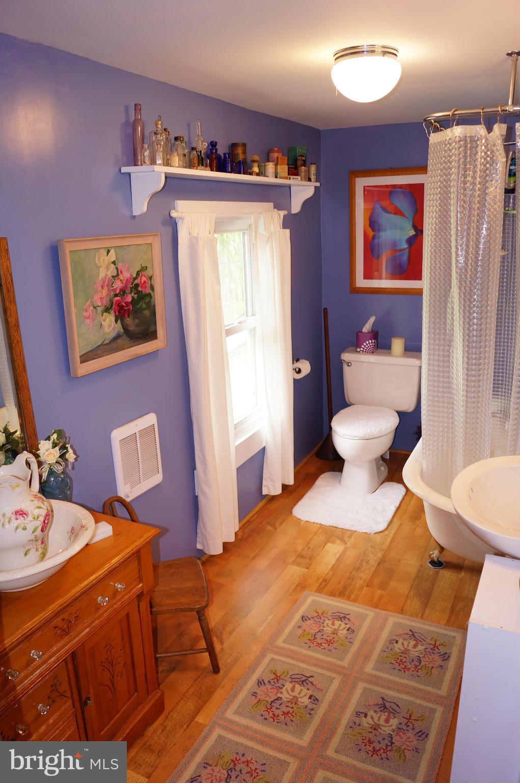 112 Maple Avenue Ridgely, MD 21660 - Photo 21 of 30 2nd Floor Hall Bath