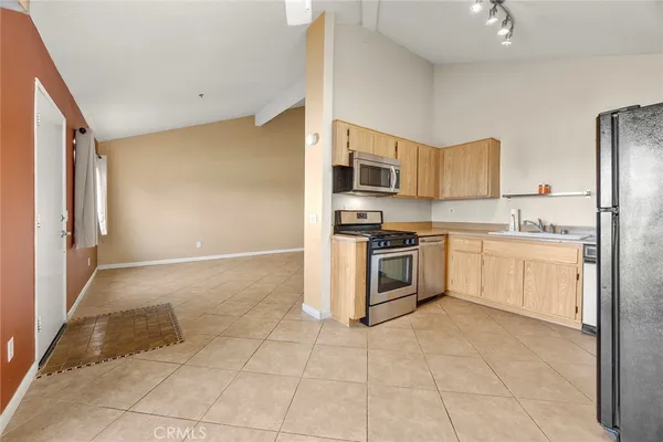 $2,700 | 409 Utica Avenue, Unit D36, Huntington Beach, CA 92648