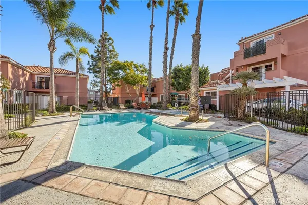 $2,700 | 409 Utica Avenue, Unit D36, Huntington Beach, CA 92648