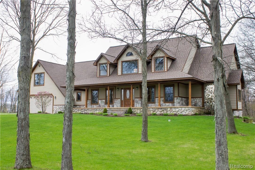 7085 McGuire Road Fenton, MI 48430 - Photo 3 of 68 IMG_2157.jpg