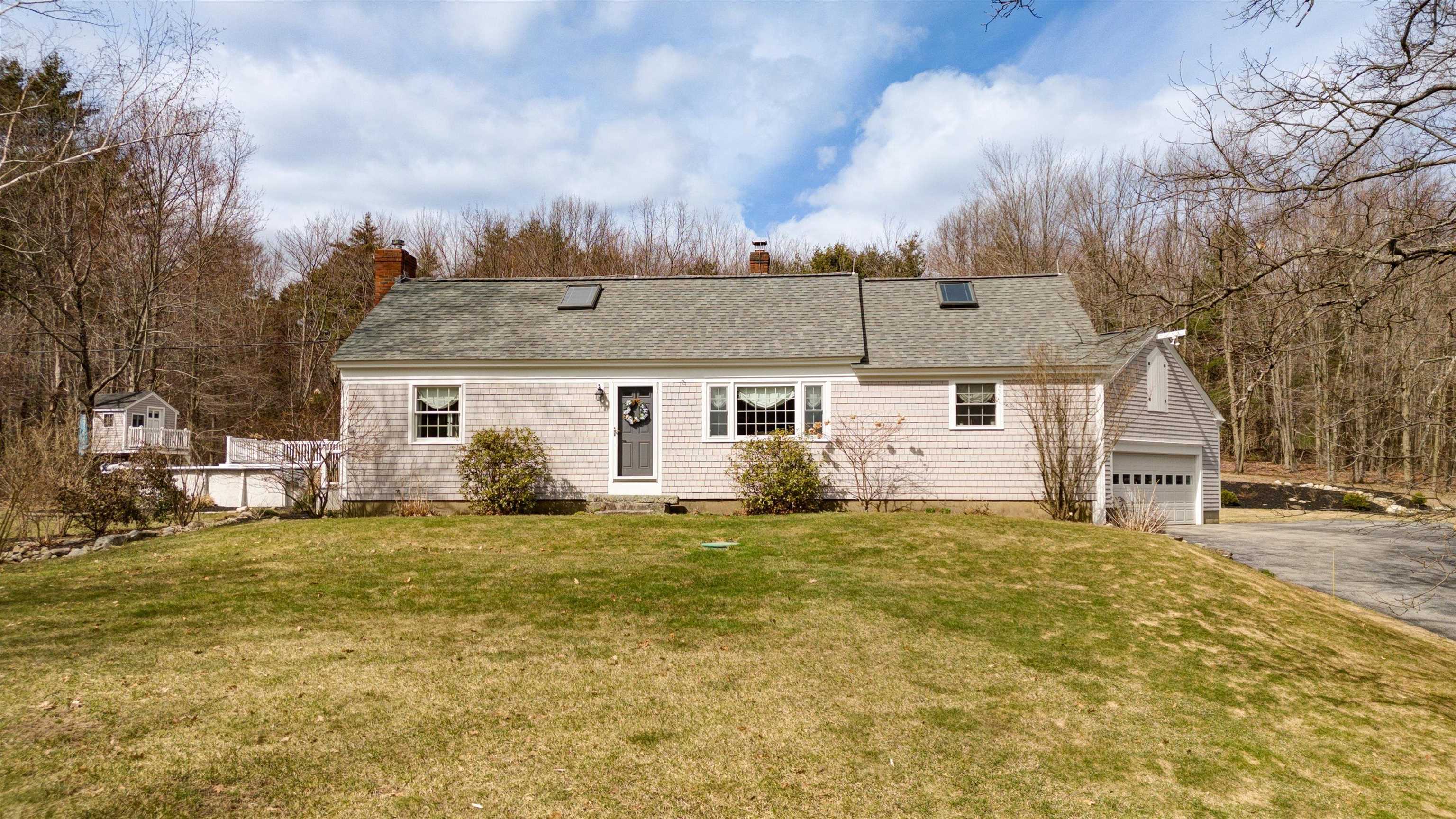 30 Putney Road Dunbarton, NH 03046 - Photo 1 of 39