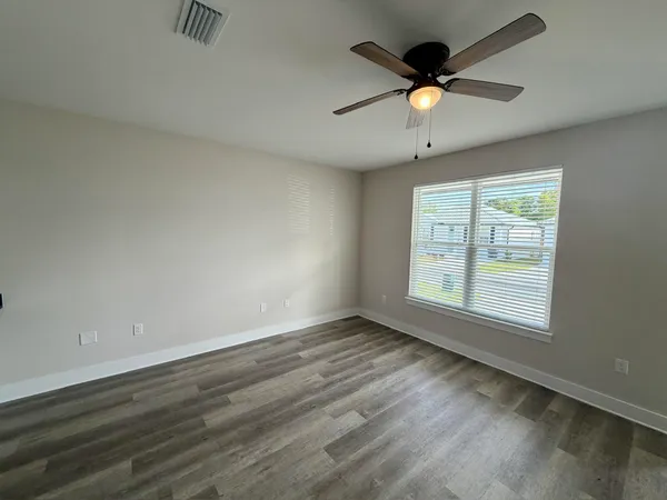 $2,100 | 115 Penny Lane, Valparaiso, FL 32580