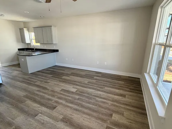 $2,100 | 115 Penny Lane, Valparaiso, FL 32580