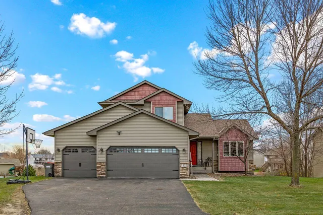 $395,000 | 1125 18th Avenue Southeast, Cambridge, MN 55008