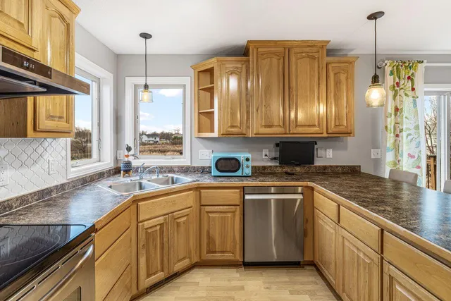 $395,000 | 1125 18th Avenue Southeast, Cambridge, MN 55008