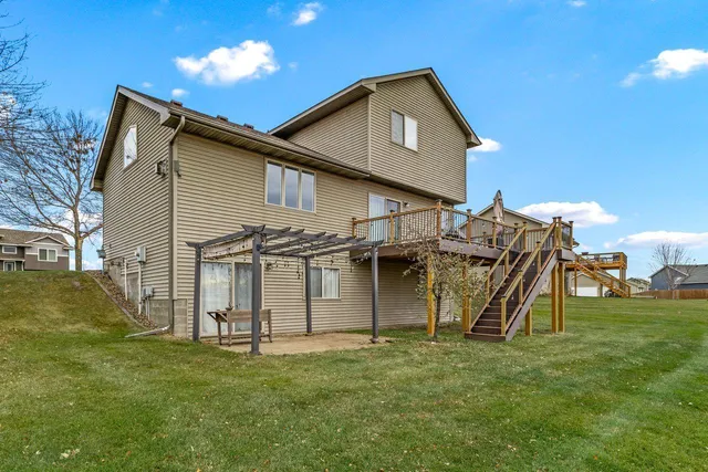 $395,000 | 1125 18th Avenue Southeast, Cambridge, MN 55008
