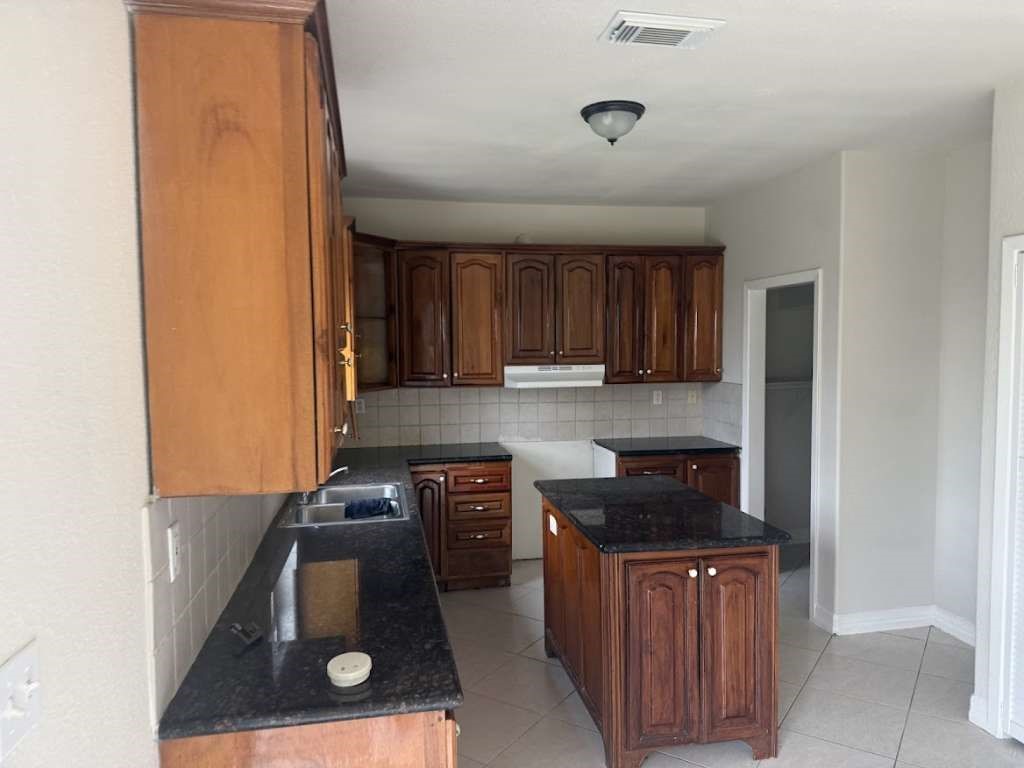 1675 Hugh Road, Unit B Houston, TX 77067 - Photo 3 of 13