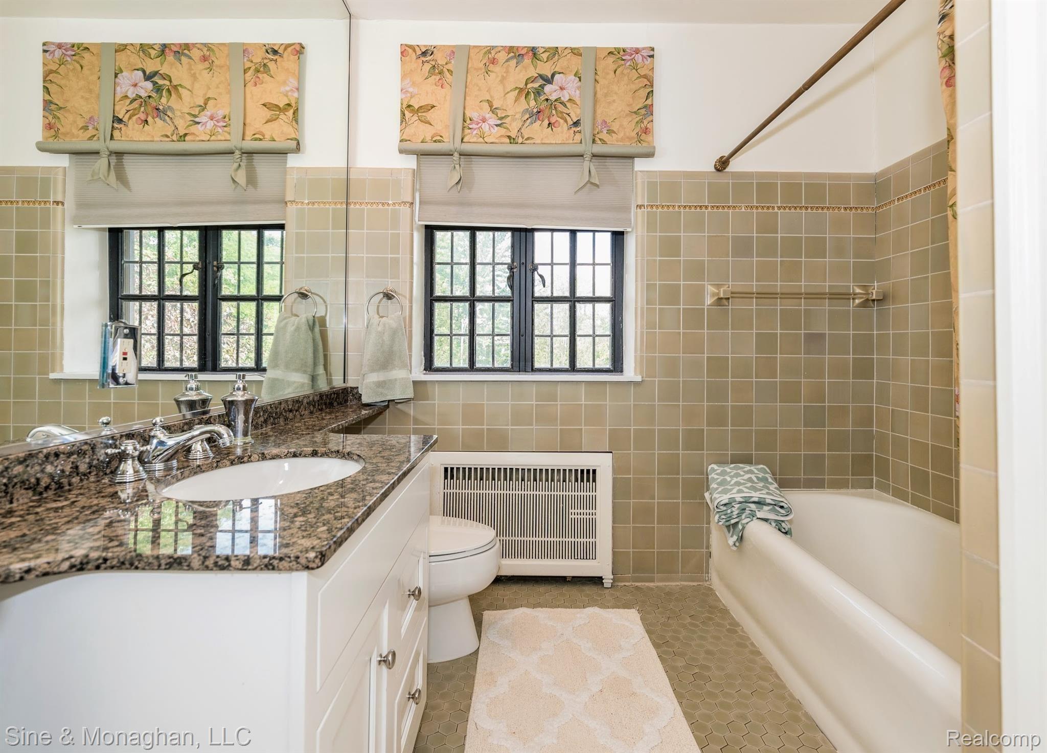 1040 Devonshire Road Grosse Pointe, MI 48230 - Photo 44 of 95 DSC_3677.jpg