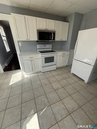 $1,800 | 136 Peace Street, Unit 4, Stratford, CT 06615