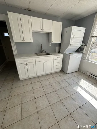 $1,800 | 136 Peace Street, Unit 4, Stratford, CT 06615