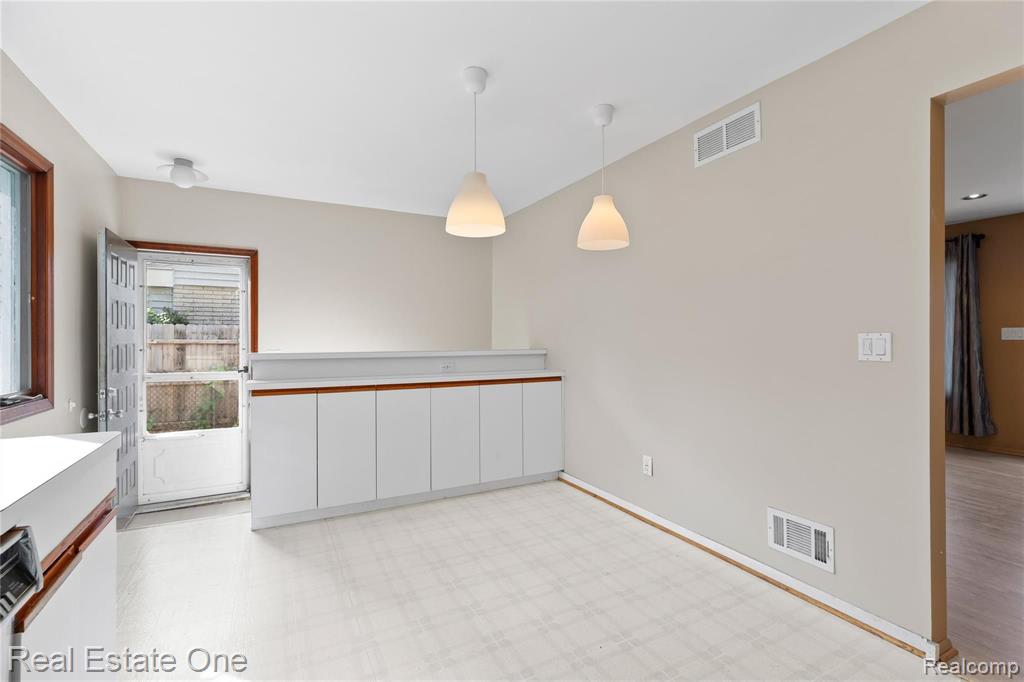 25515 Baker Street Taylor, MI 48180 - Photo 5 of 30