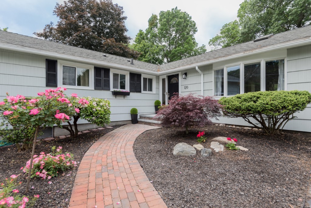 120 Lovejoy Road Andover, MA 01810 - Photo 2 of 20 Gallery Image 2