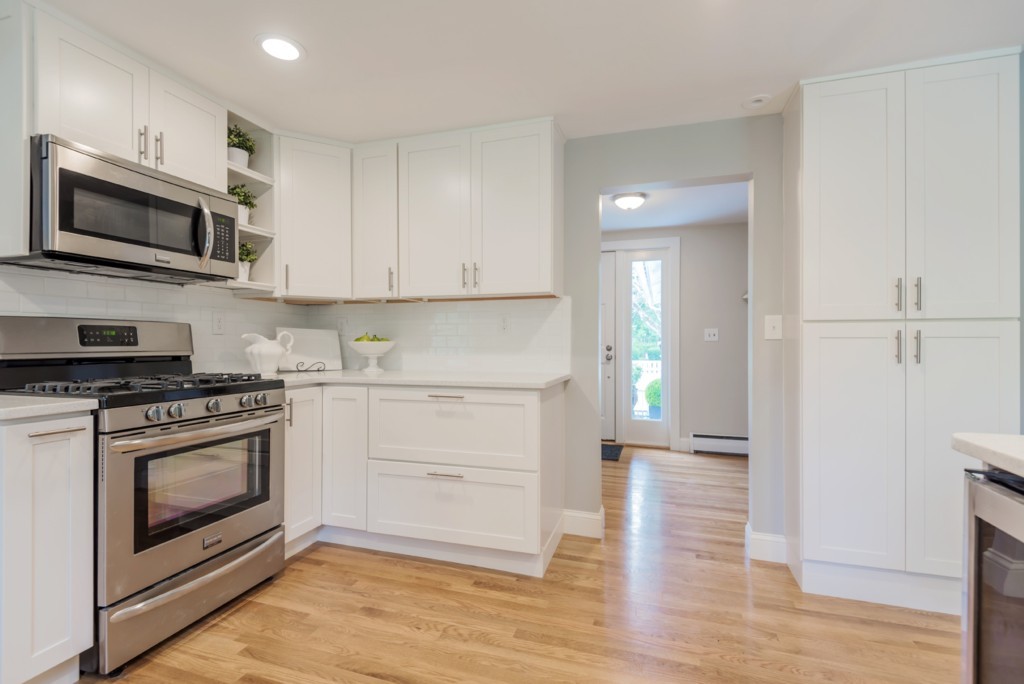 120 Lovejoy Road Andover, MA 01810 - Photo 3 of 20 Gallery Image 3