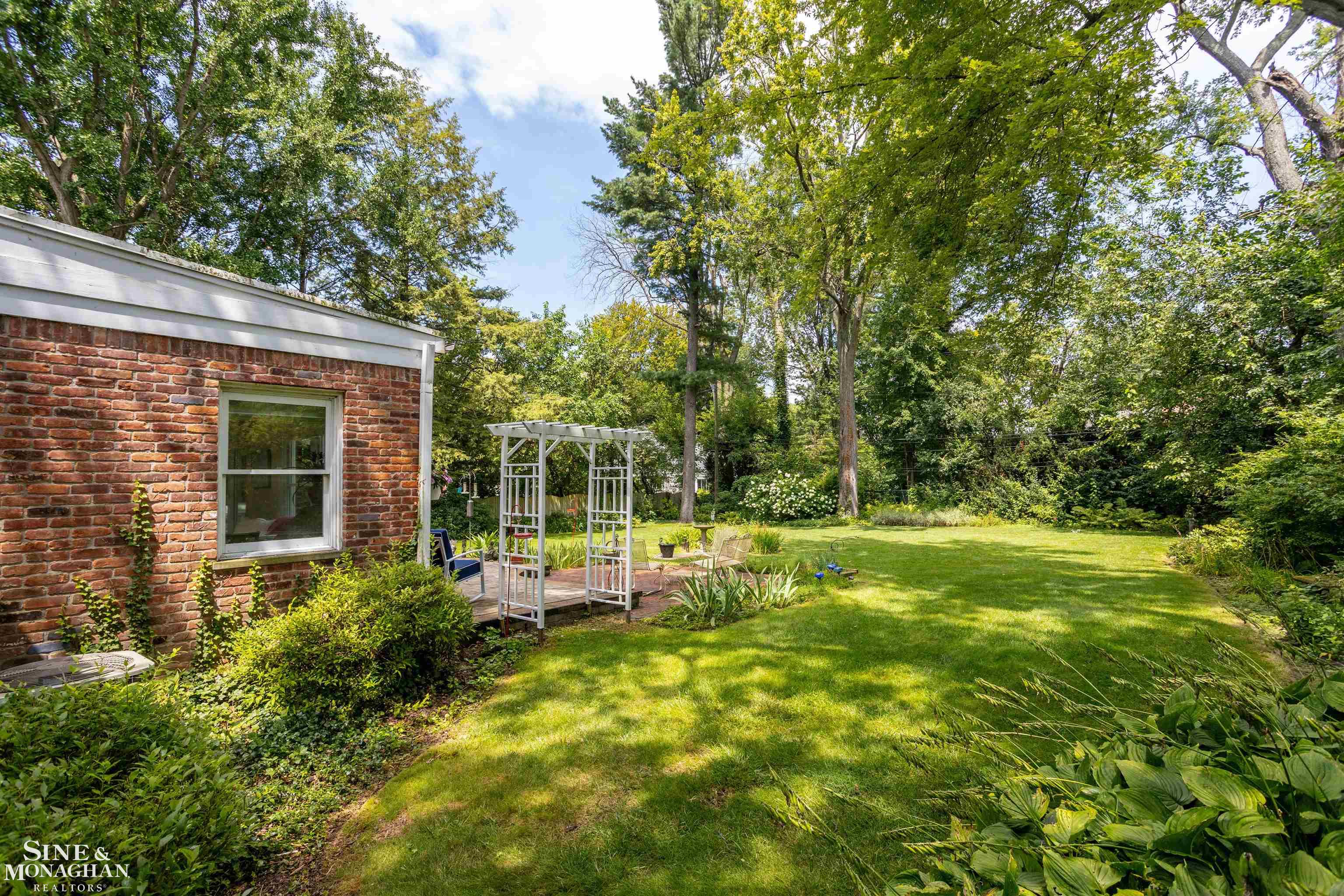 184 Vendome Road Grosse Pointe, MI 48236 - Photo 52 of 60 50151120-3c9414d1-bad9-4aae-950c-adced63a80f9.JPG